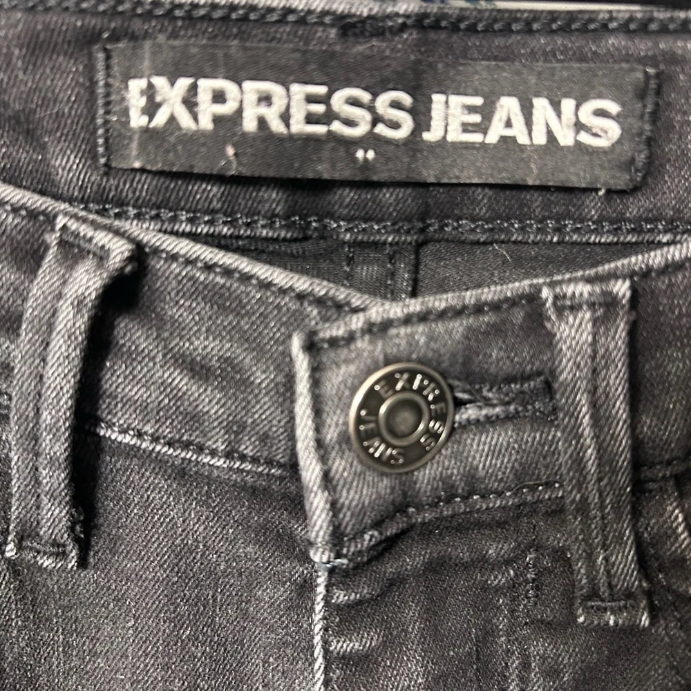 Women's Black Denim EXPRESS Jeans w/ Skinny Fit and 5 Pockets Great Condition - Picture 1 of 5